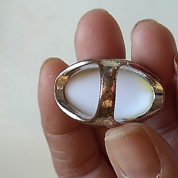 Vintage Oval-Shaped White Ring - Picture 5 of 6